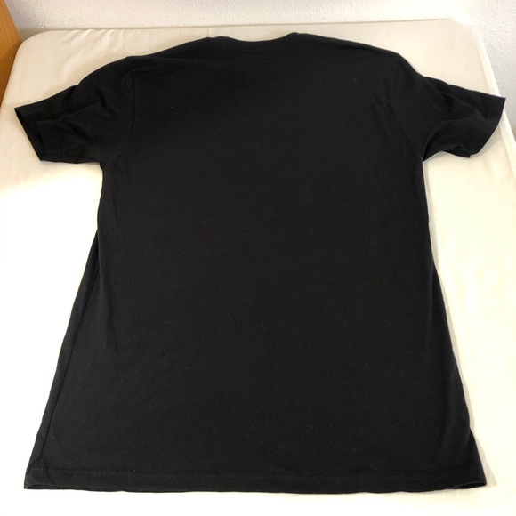 NWT Men’s Boxlunch Friends Shirt - Picture 6 of 6